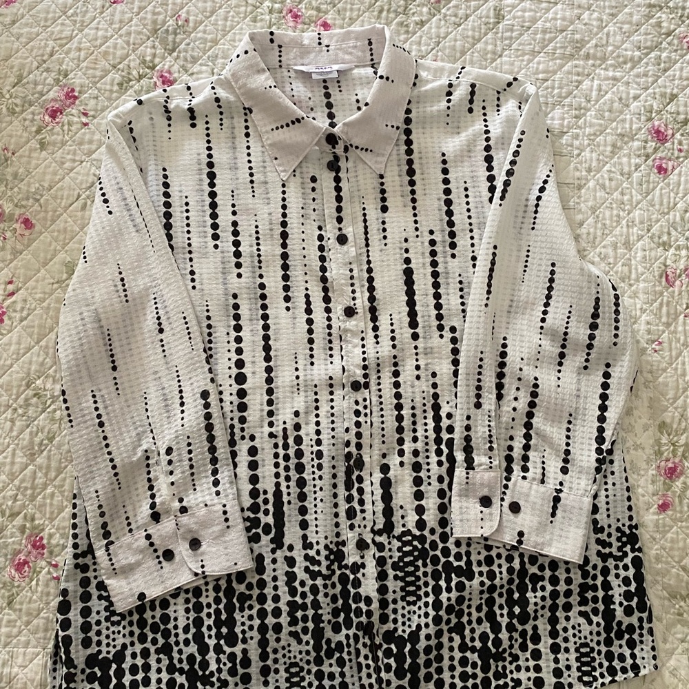 Alia 10 petite white and black blouse